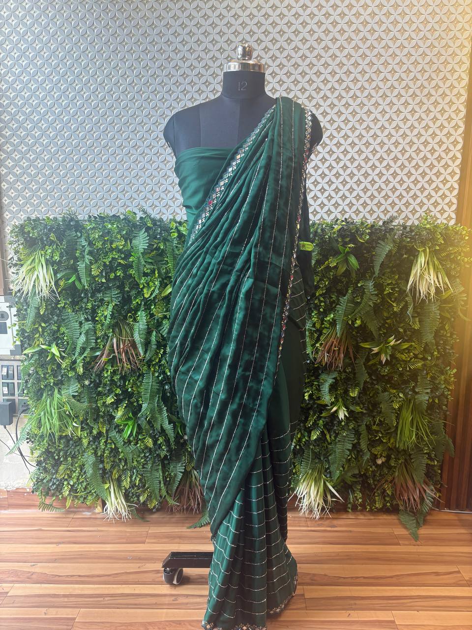💚 Emerald Enchant – Mirror Work Crepe Silk Saree