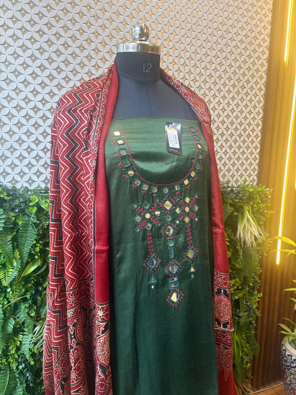 🌿 Zaitoon Rang – Kutch Mirror Work 3-Piece Suit Set