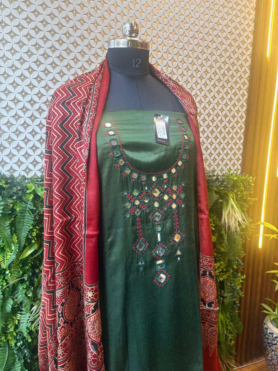 🌿 Zaitoon Rang – Kutch Mirror Work 3-Piece Suit Set
