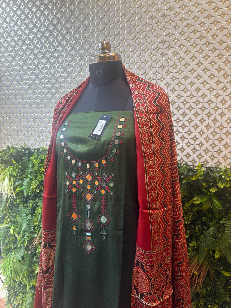 🌿 Zaitoon Rang – Kutch Mirror Work 3-Piece Suit Set