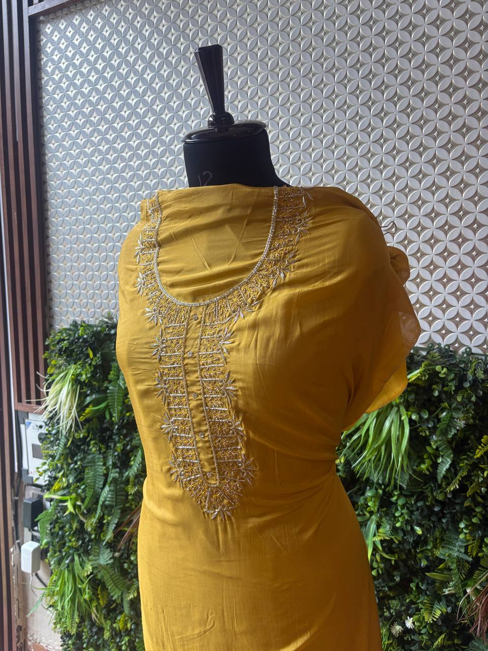 🌼 Kanak – Zardozi Crepe Silk Kurti