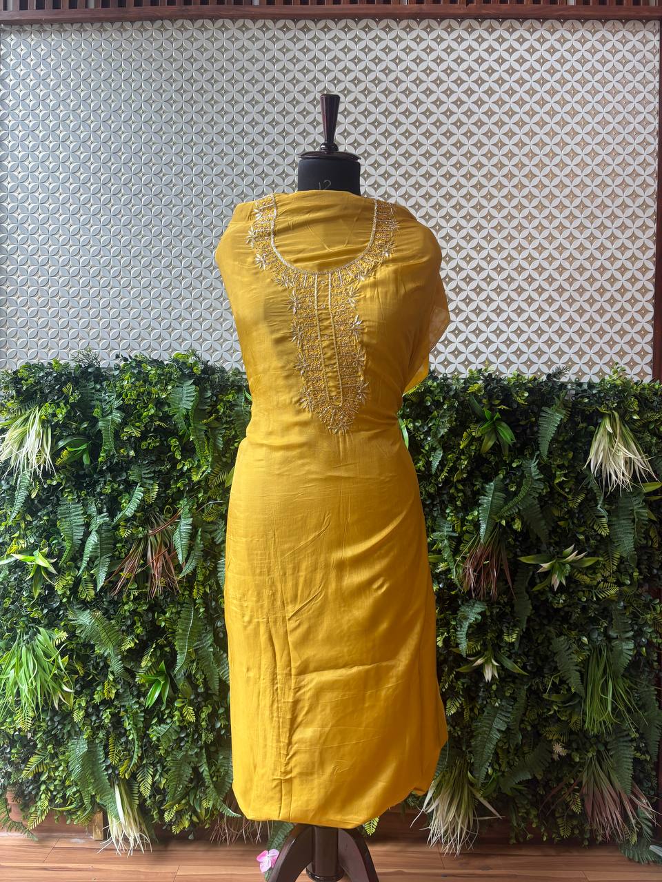 🌼 Kanak – Zardozi Crepe Silk Kurti
