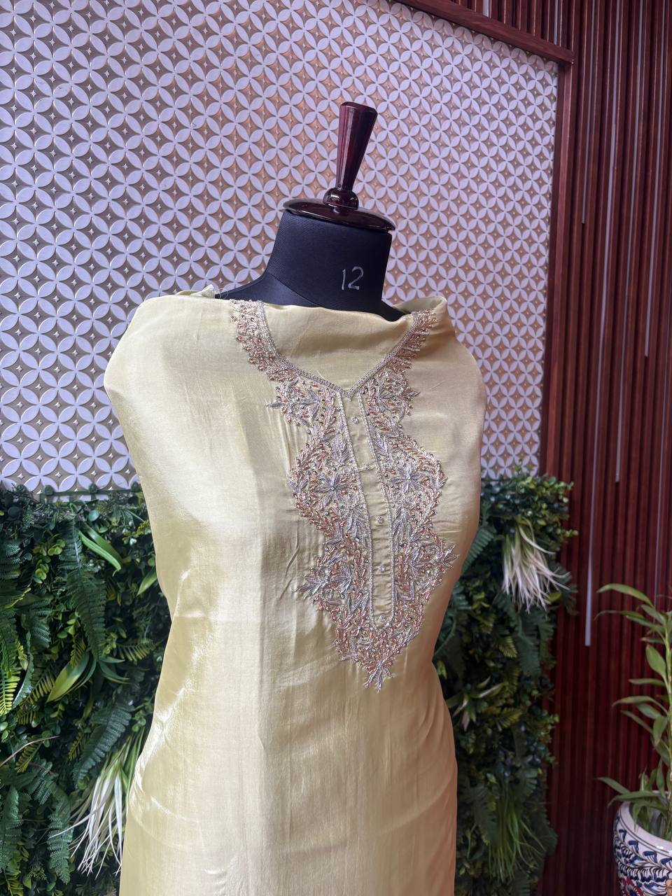 🪻 Halika – Zardozi Crepe Silk Kurti
