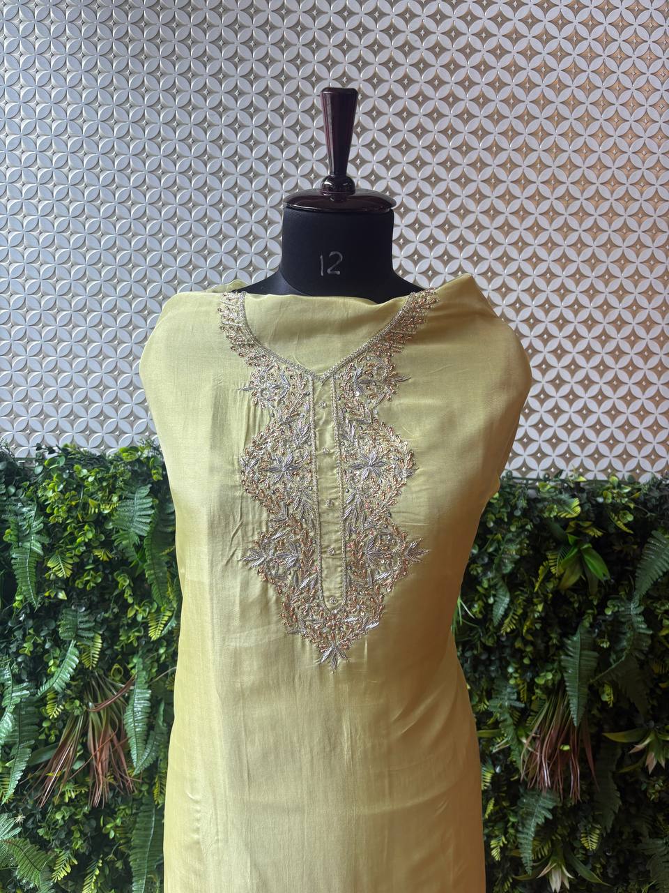 🪻 Halika – Zardozi Crepe Silk Kurti