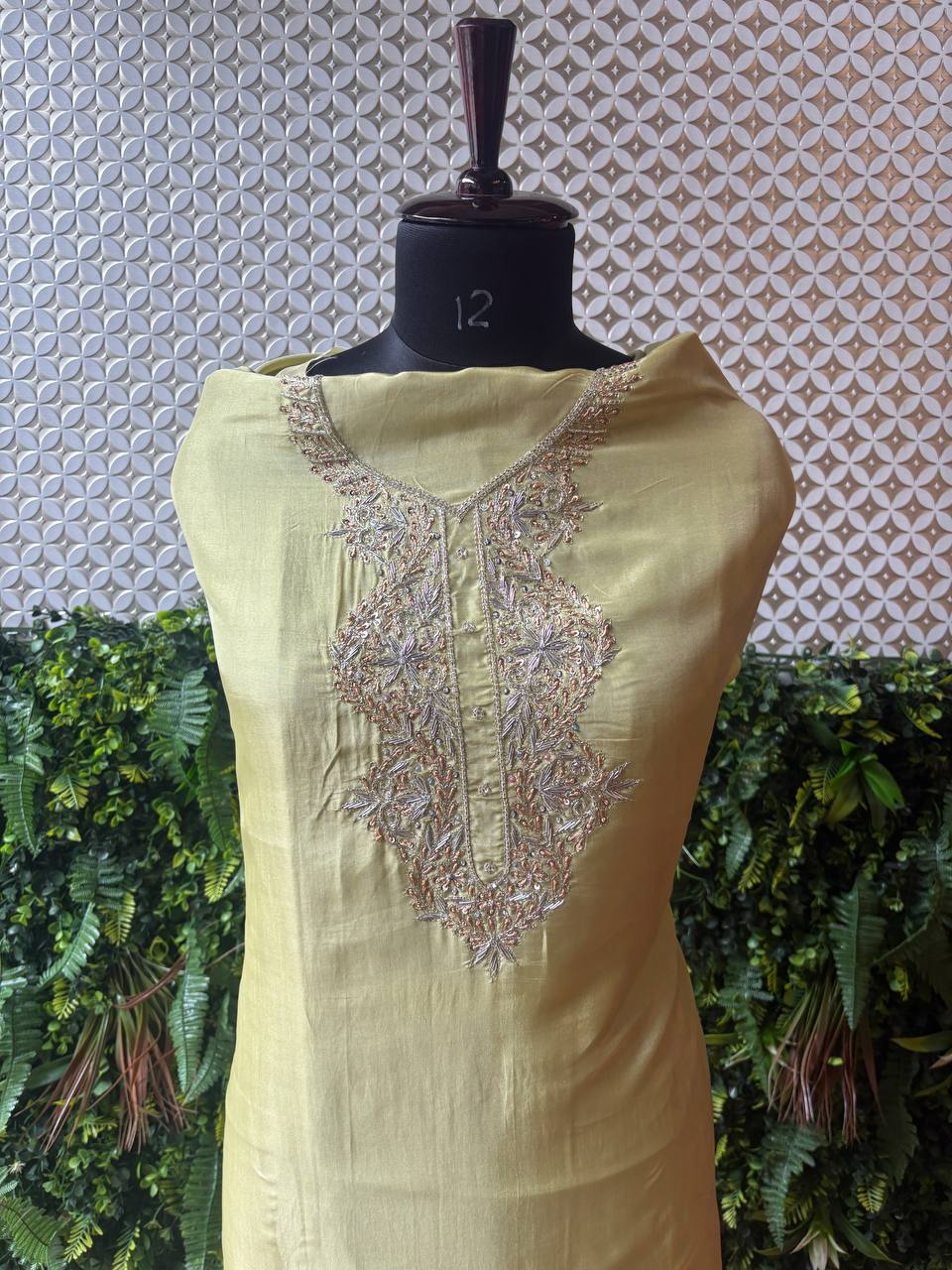 🪻 Halika – Zardozi Crepe Silk Kurti