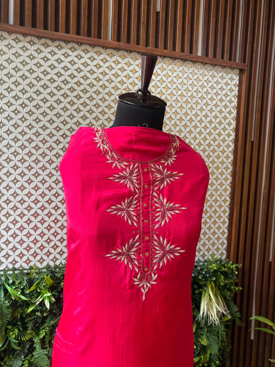 🌺 Zardozi Radiance – Crepe Silk Kurti