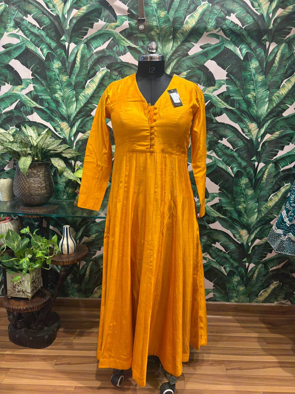 Sunehri Noor – Banarasi Silk Anarkali Set