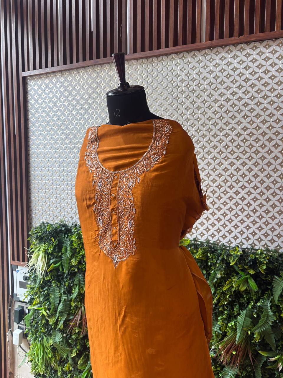 🧡 Kesarika – Zardozi Crepe Silk Kurti