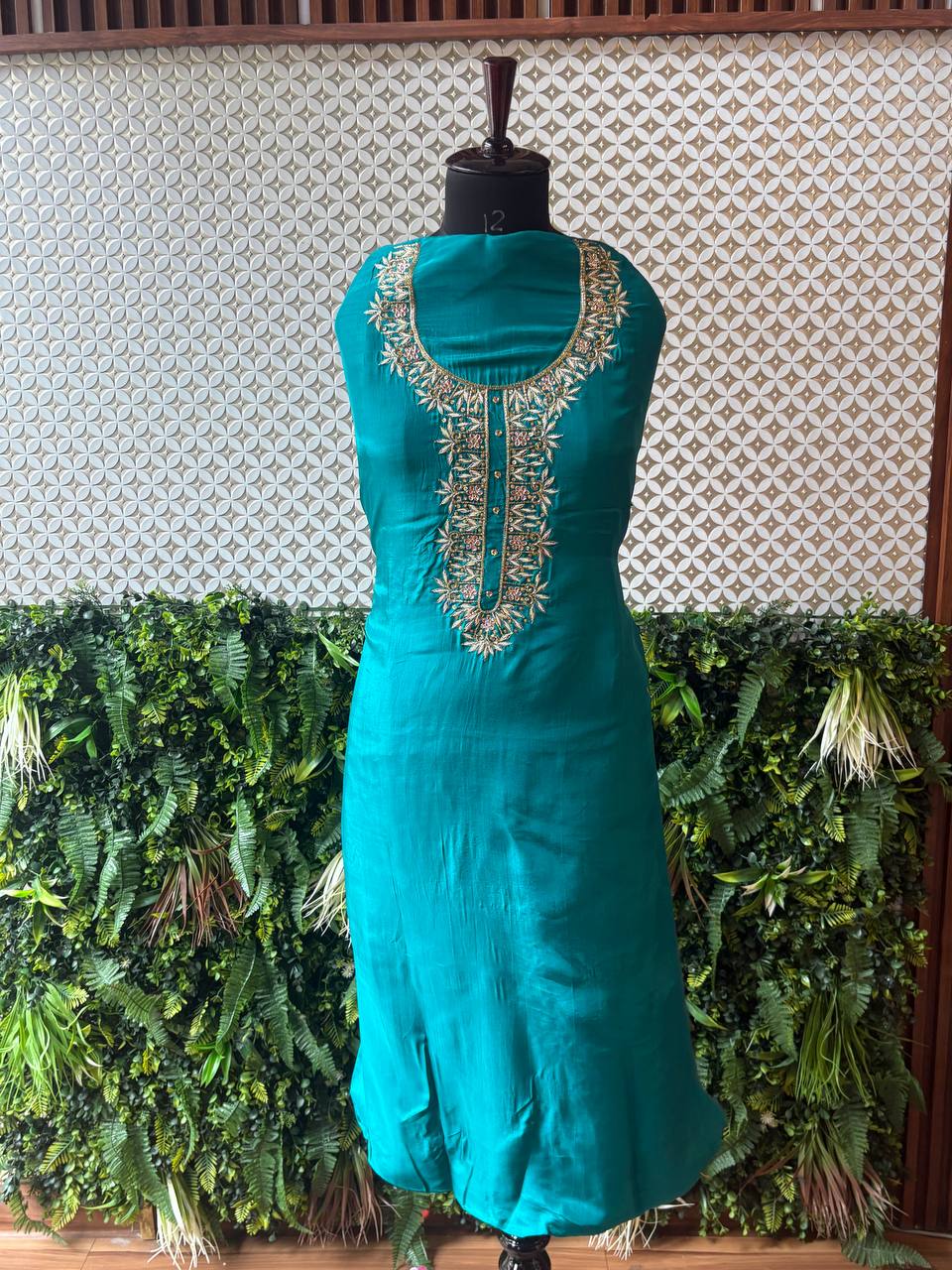 🌿 Meher – Zardozi Crepe Silk Kurti
