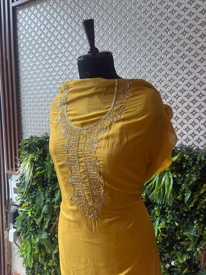 🌼 Kanak – Zardozi Crepe Silk Kurti