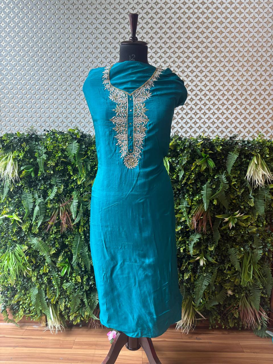 🩵 Neelpari – Zardozi Crepe Silk Kurti