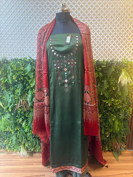 🌿 Zaitoon Rang – Kutch Mirror Work 3-Piece Suit Set