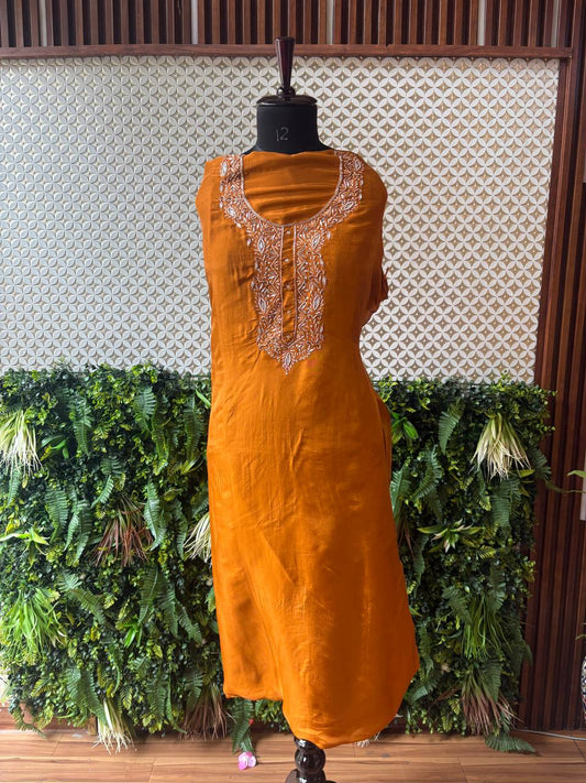 🧡 Kesarika – Zardozi Crepe Silk Kurti