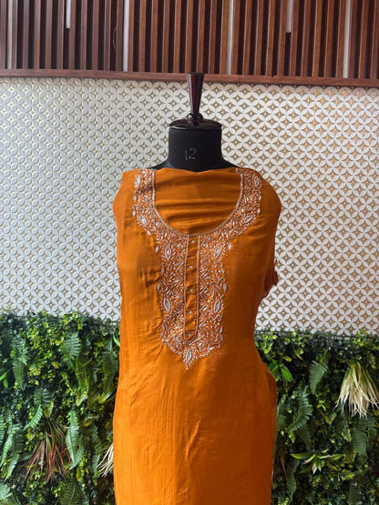 🧡 Kesarika – Zardozi Crepe Silk Kurti