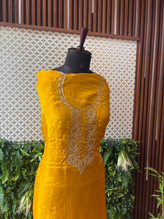 🌼 Sunehri – Zardozi Crepe Silk Kurti