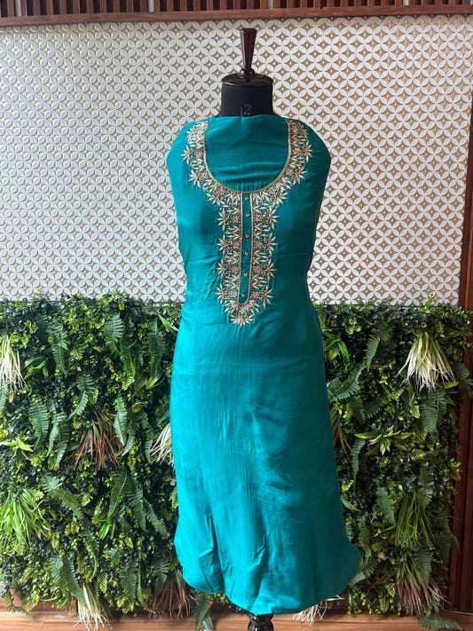 🌿 Meher – Zardozi Crepe Silk Kurti